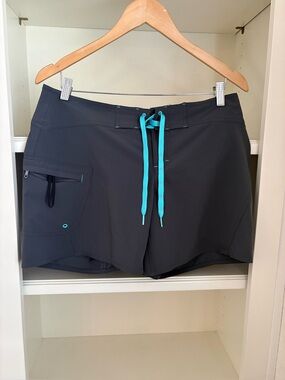 Athleta Women's Clearwater Board Shorts Gray and Teal UPF 50+ Size 8 Sea Swim